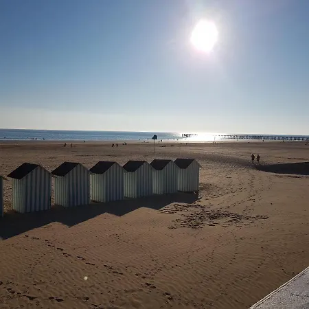Appartement T2 vue mer les pieds dans l'eau avec parking privé Saint-Jean-de-Monts Extérieur photo